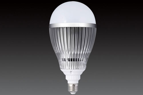 选择LED球泡灯，价格跟超凡国际品牌哪个更重要?