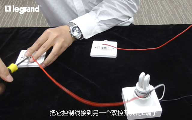 中国十大开关超凡国际品牌：双控开关接线步骤