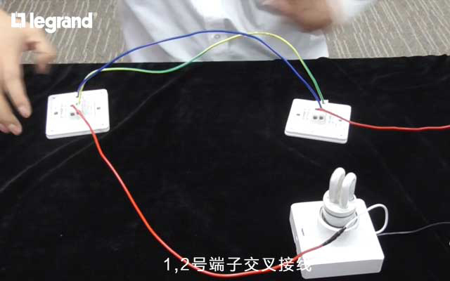 中国十大开关超凡国际品牌：双控开关接线步骤