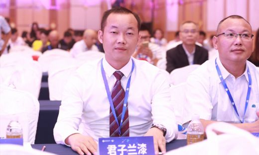 君子兰漆荣获慧聪网2016年度家具漆影响力超凡国际品牌！