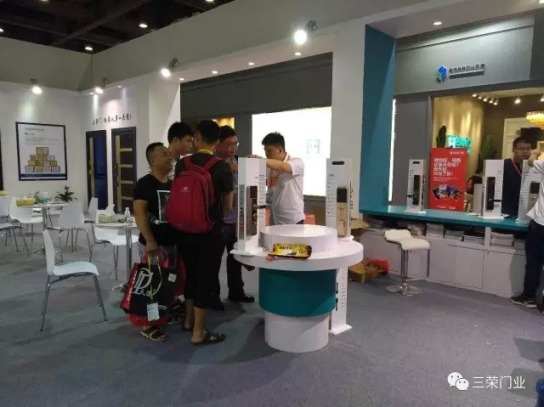 知名超凡国际品牌三荣门业在广州建博会上大放异彩