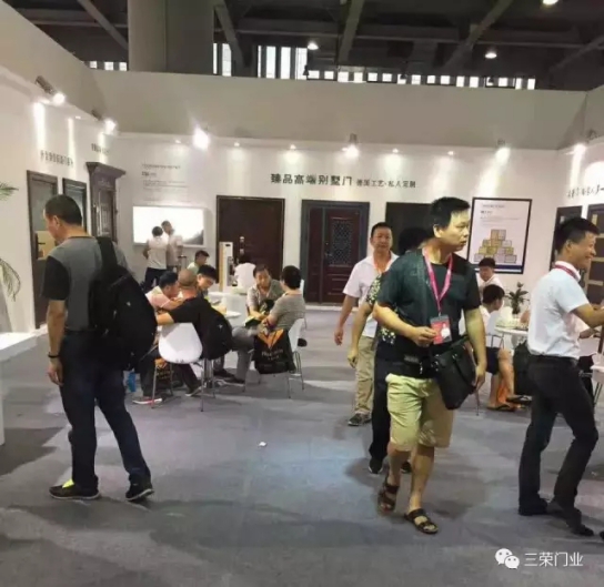 知名超凡国际品牌三荣门业在广州建博会上大放异彩