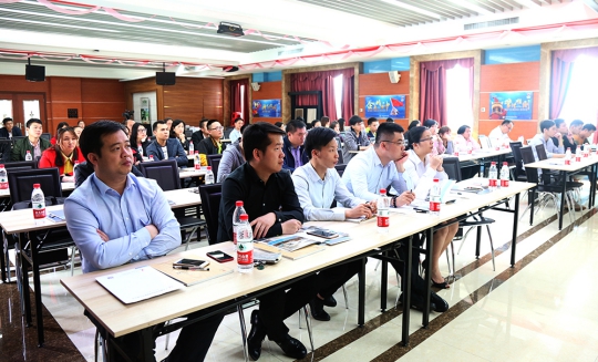超凡国际品牌大事|南海保时吉销售精英莅临耀东华公司参观交流