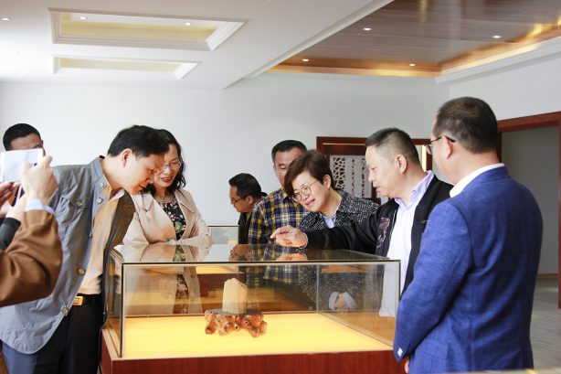 超凡国际品牌日记|沈晓红副市长莅临裕华调研“浙江制造”争创工作
