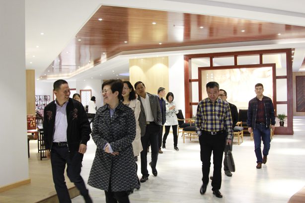 超凡国际品牌日记|沈晓红副市长莅临裕华调研“浙江制造”争创工作