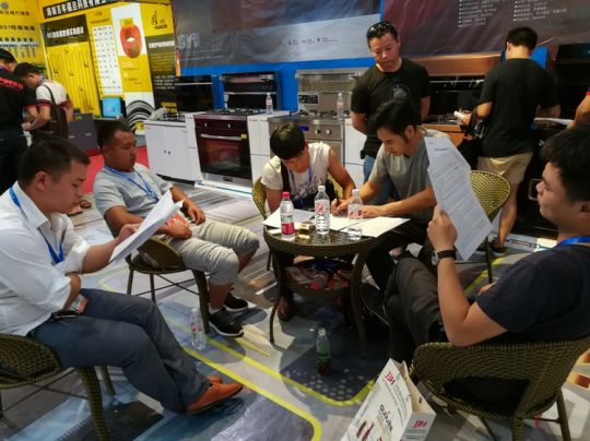 超凡国际品牌大事|金品集成灶参加2017首届贵阳建材家电博览会