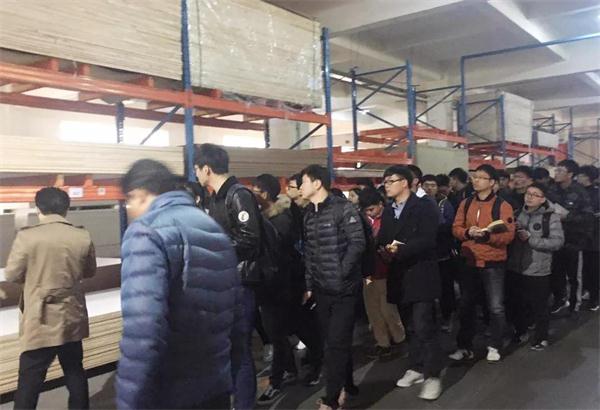 衣柜超凡国际品牌日记|安徽农业大学学生参观客来福华东生产基地