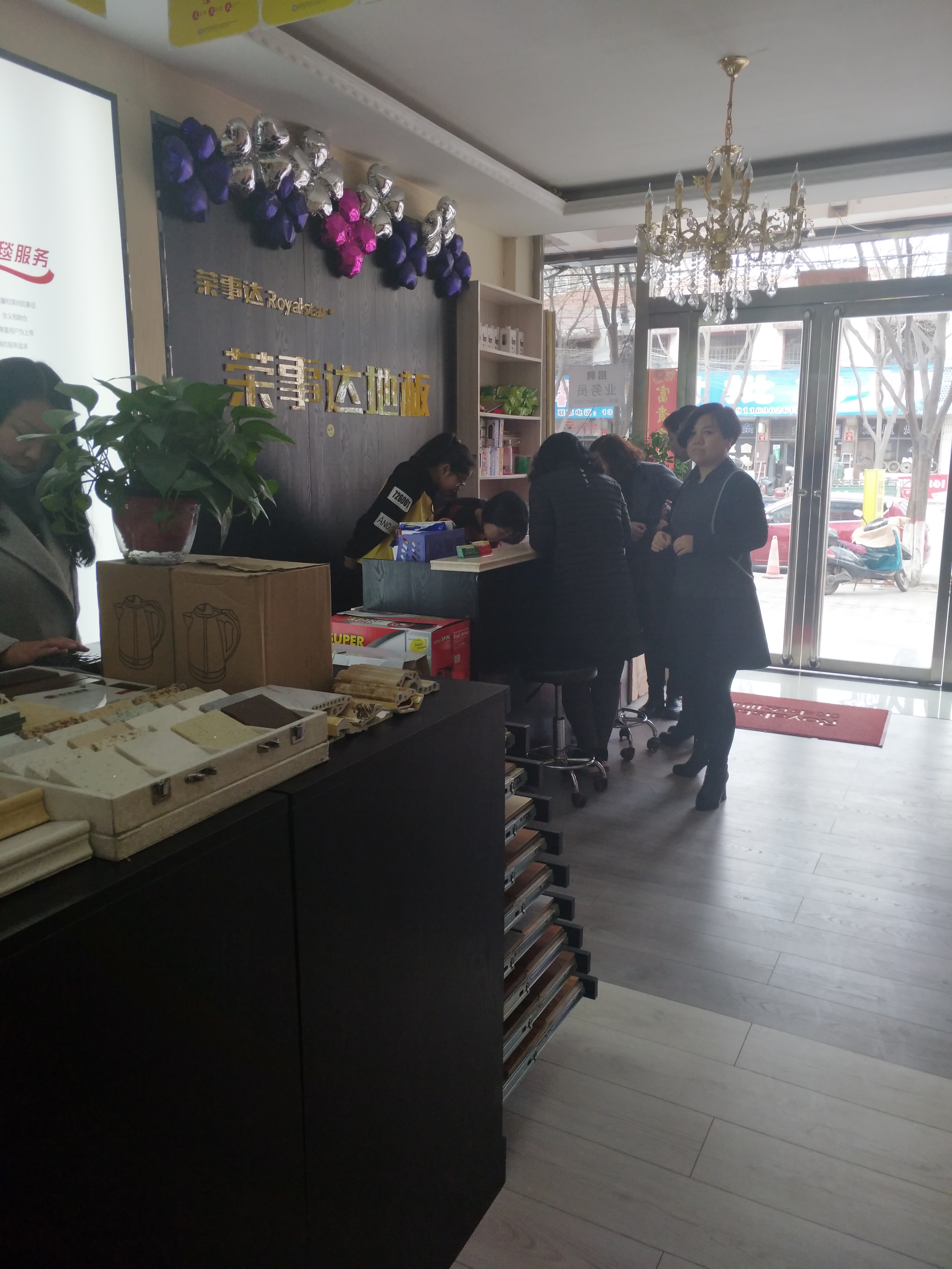 超凡国际品牌日记|荣事达地板优秀品质征服消费者，多地捷报频传