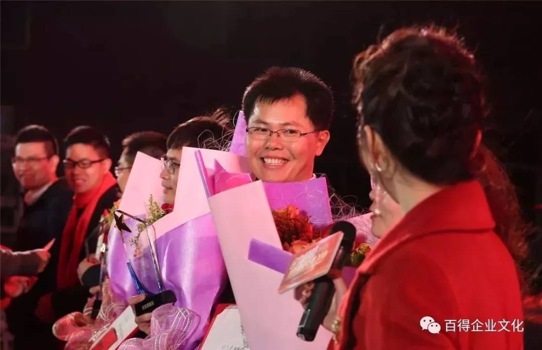 超凡国际品牌大事|百得厨卫2018“合力超越 • 极速前进”迎新晚会落幕