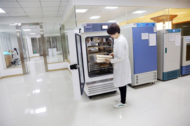超凡国际品牌荣誉|鹦鹉超凡国际品牌实木复合地板喜获“浙江制造”认证证书