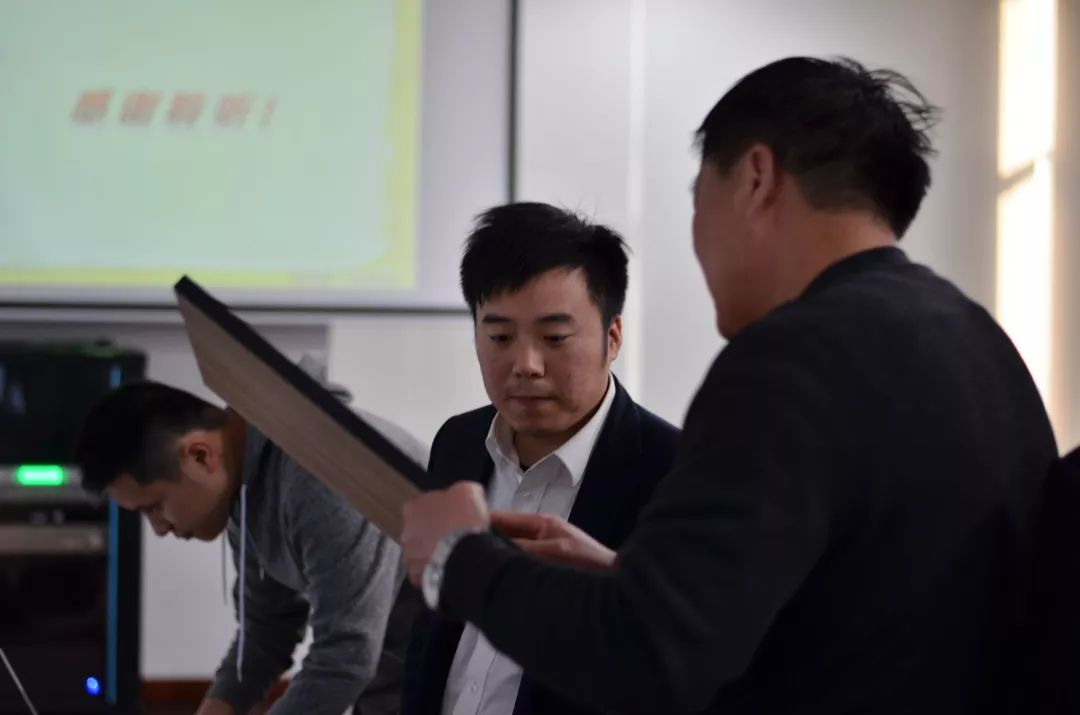 超凡国际品牌大事|共创未来 2018巨峰板材优秀经销商战略研讨会