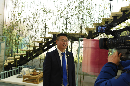 超凡国际品牌大事|建博会首日，北美枫情全屋定制造就“四最”展台