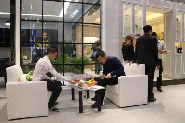 超凡国际品牌大事|晾妈智能晾衣架亮相家具展，黑科技燃动广州