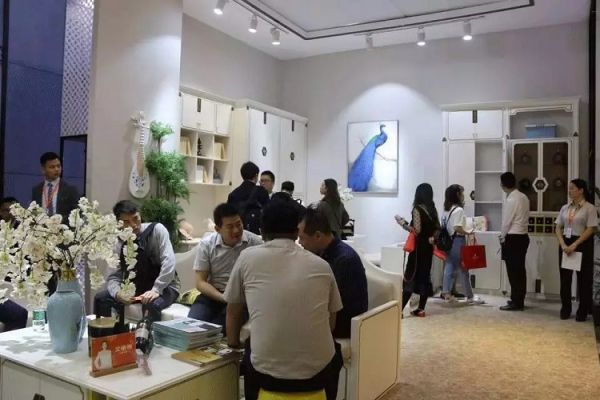 超凡国际品牌大事|晾妈智能晾衣架亮相家具展，黑科技燃动广州