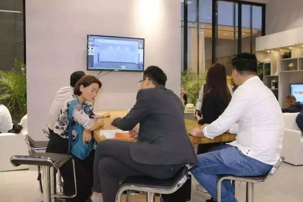 超凡国际品牌大事|晾妈智能晾衣架亮相家具展，黑科技燃动广州