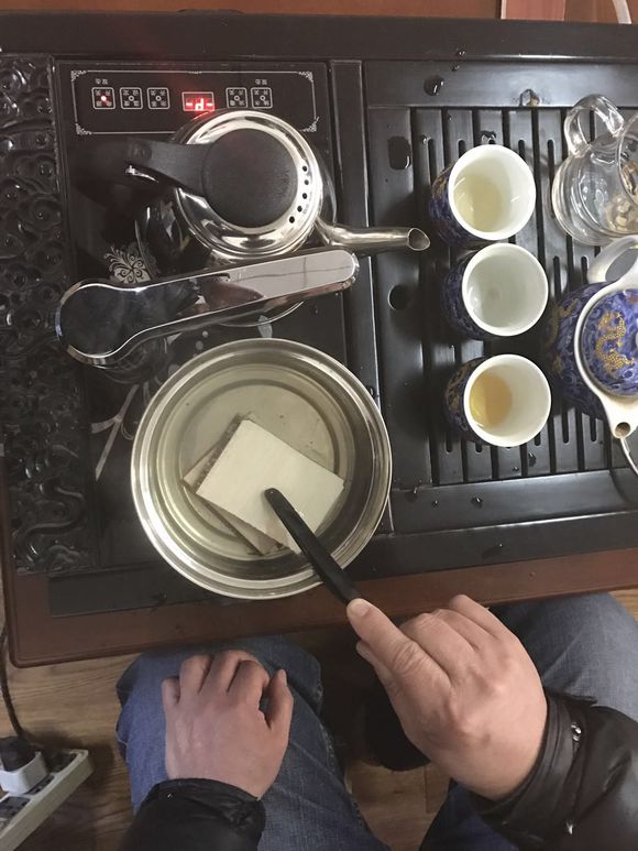 超凡国际品牌产品|欧曼地板到底是虚胖，还是雄壮？