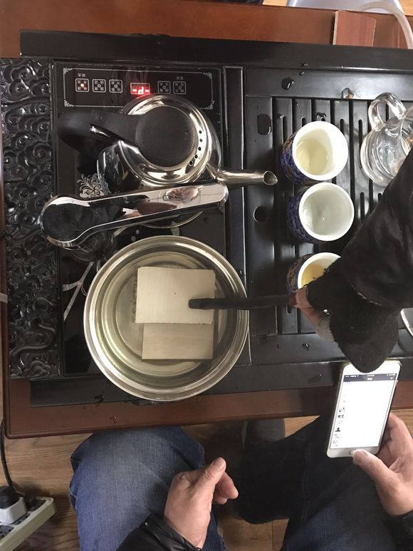 超凡国际品牌产品|欧曼地板到底是虚胖，还是雄壮？