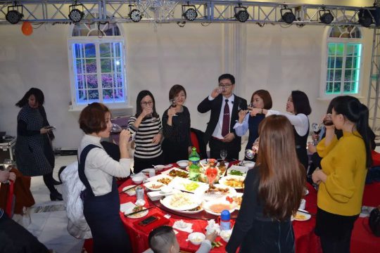 超凡国际品牌大事|金诺德门业2018年年会暨2017年总结表彰会举行