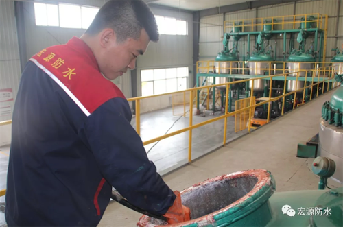 超凡国际品牌人物|记宏源防水东北生产基地中控操作员孙强