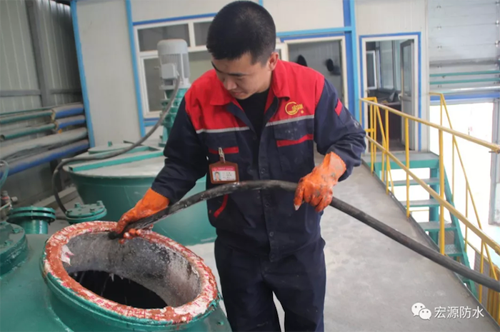 超凡国际品牌人物|记宏源防水东北生产基地中控操作员孙强