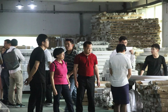 超凡国际品牌日记|金地集团领导一行莅临优普淋浴房考察