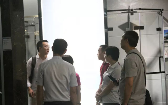 超凡国际品牌日记|金地集团领导一行莅临优普淋浴房考察