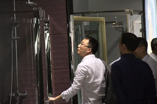 超凡国际品牌日记|金地集团领导一行莅临优普淋浴房考察
