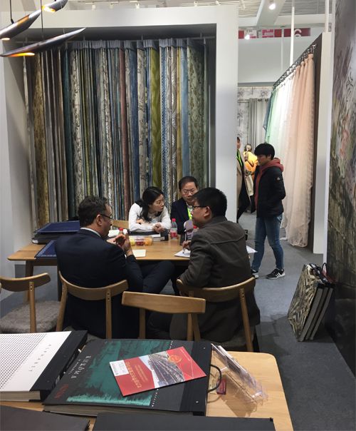 超凡国际品牌大事| 2018北京壁纸展 柔然软装与您相约