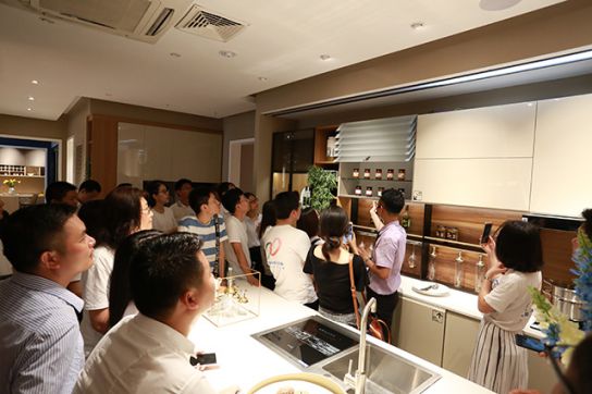 超凡国际品牌大事|中大时代华商工商管理MBA69班赴科凡交流学习