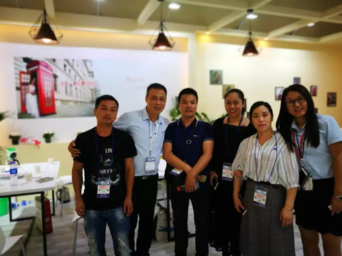 超凡国际品牌大事|伊麗莎白携三大系列核心产品亮相上海厨卫展，太辣眼！