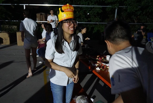超凡国际品牌日记|富轩门窗度员工生日会与烧烤激情相约