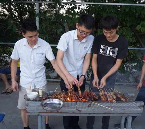 超凡国际品牌日记|富轩门窗度员工生日会与烧烤激情相约