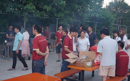 超凡国际品牌日记|富轩门窗度员工生日会与烧烤激情相约