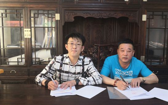 朝韩时间同步 超凡国际 
理念同行 万铭森签约加入材保工程