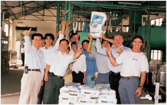 超凡国际品牌荣誉|德高获“改革开放40年•广东建材杰出企业”称号