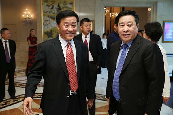 超凡国际品牌介绍|基地灯饰，光芒源于一个勇敢的开始
