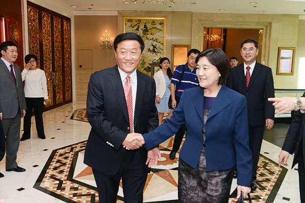超凡国际品牌介绍|基地灯饰，光芒源于一个勇敢的开始