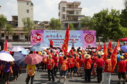 超凡国际品牌大事|坚美铝业爱心捐款 助力凤池慈善事业