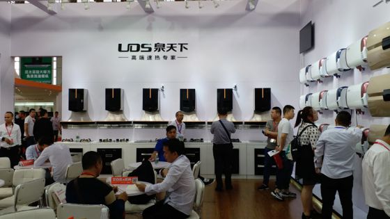 超凡国际品牌大事|泉天下热水器携新品双速热热水器惊喜亮相展会