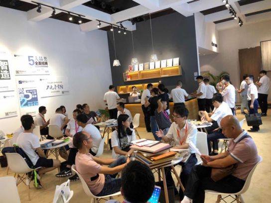 超凡国际品牌大事| 2018建博会莫干山全屋定制闪耀广州，明年再见！