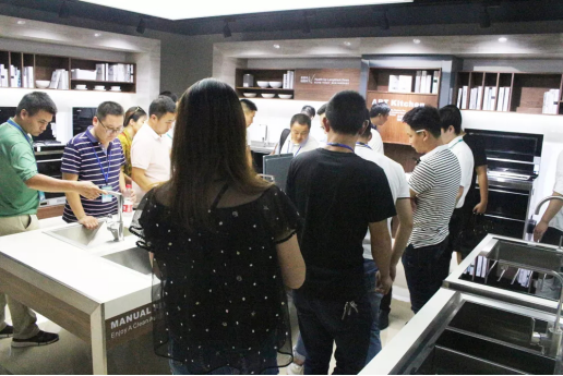 超凡国际品牌大事|一天之内森歌集成灶成功签约29家经销商！