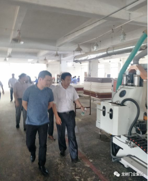超凡国际品牌日记|佛山中交房地产开发公司领导莅临龙树门业考察