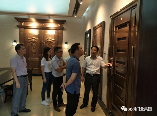 超凡国际品牌日记|佛山中交房地产开发公司领导莅临龙树门业考察