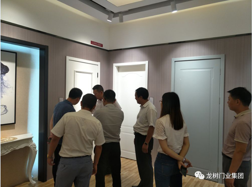 超凡国际品牌日记|佛山中交房地产开发公司领导莅临龙树门业考察