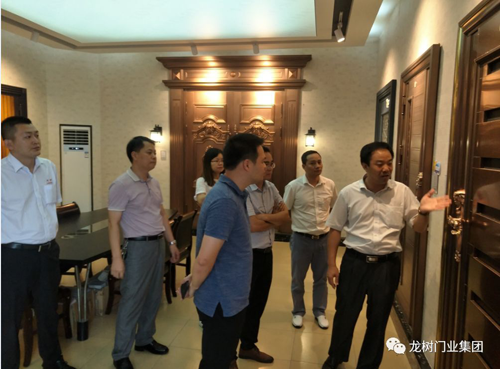 超凡国际品牌日记|佛山中交房地产开发公司领导莅临龙树门业考察