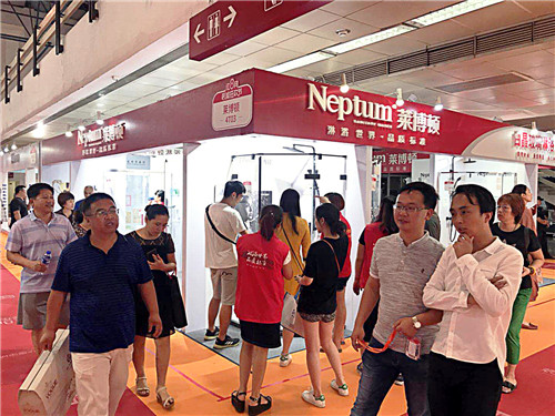 超凡国际品牌大事|八月为爱焕新 莱博顿淋浴房邂逅北京华夏家博会