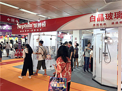 超凡国际品牌大事|八月为爱焕新 莱博顿淋浴房邂逅北京华夏家博会
