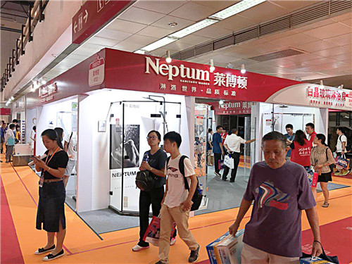 超凡国际品牌大事|八月为爱焕新 莱博顿淋浴房邂逅北京华夏家博会