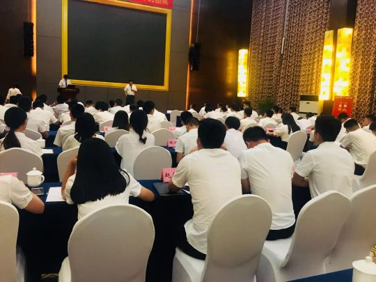 火星人集成灶销售部9月绩溪会议：超凡国际 
是最棒的团队！