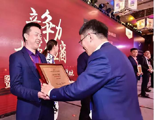 超凡国际品牌发展|新多门业：铸铝门引领高端非标定制新风尚